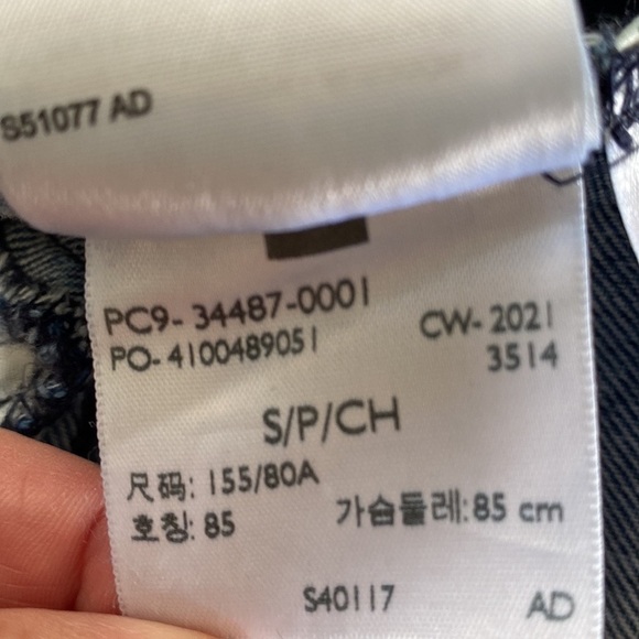 Levi's Ex-Boyfriend Hybrid Trucker Denim Jacket in Medium Wash, Size Small - Picture 13 of 14